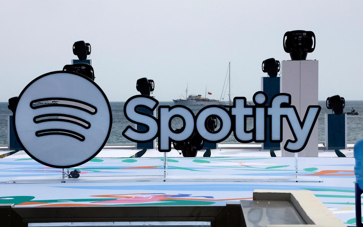 Spotify forcon politikat kundër “AI slop”