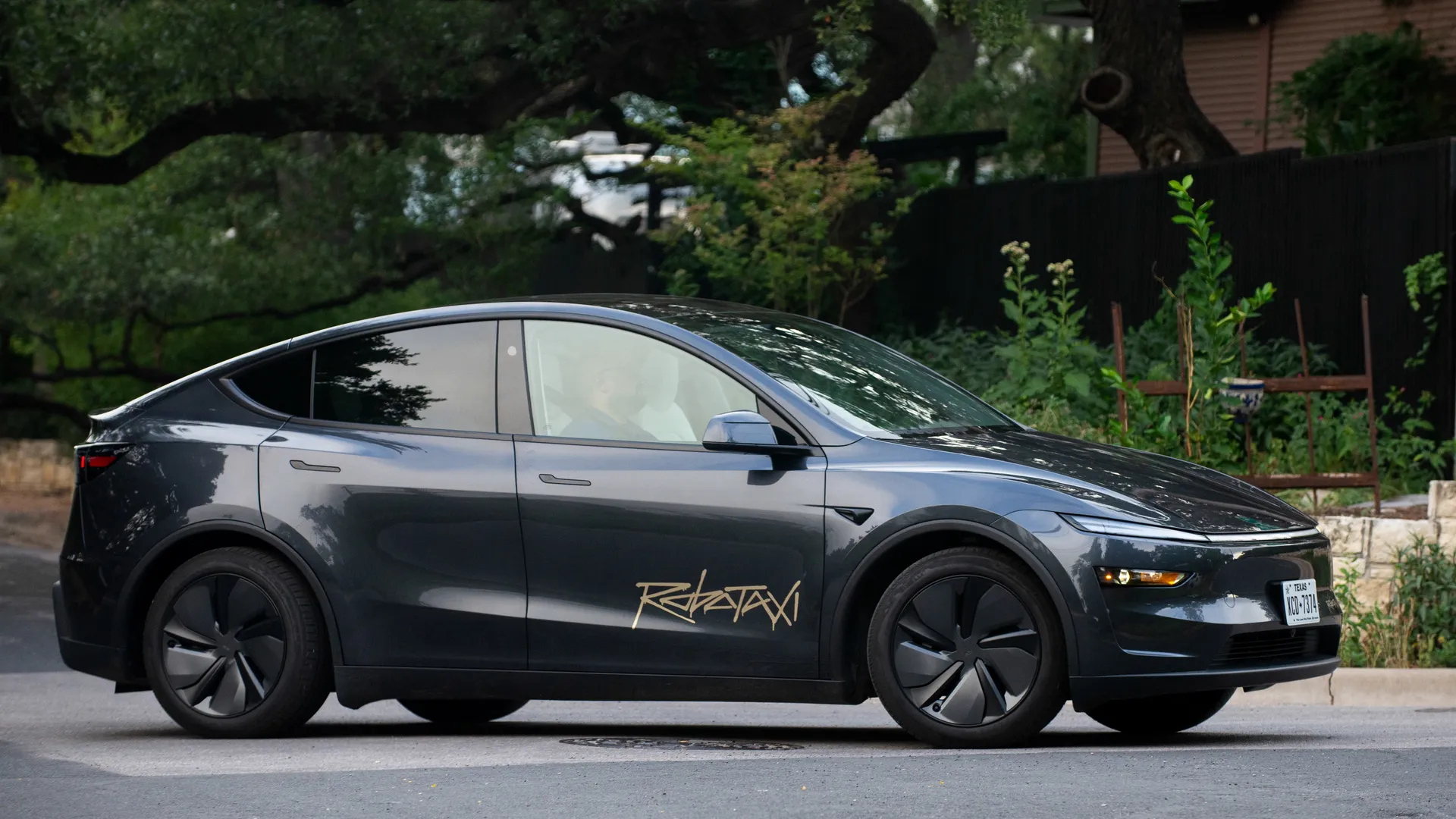 Tesla Robotaxi: Tre aksidente në vetëm 11,265 km