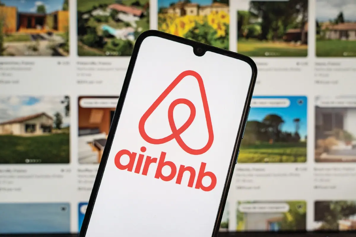 Airbnb shton funksione sociale për t’i lidhur udhëtarët mes tyre