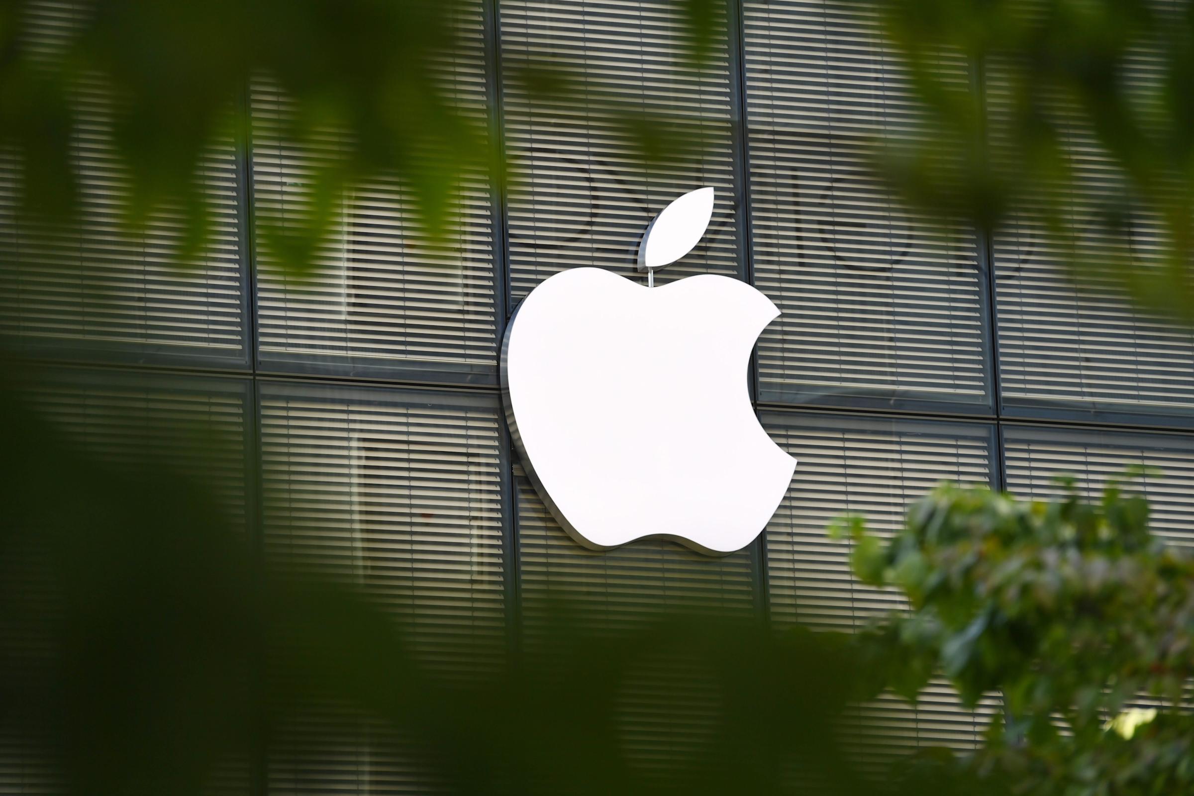 Apple shpall shpërblim deri në 2 milionë dollarë për gjetjen e dobësive kritike në iOS