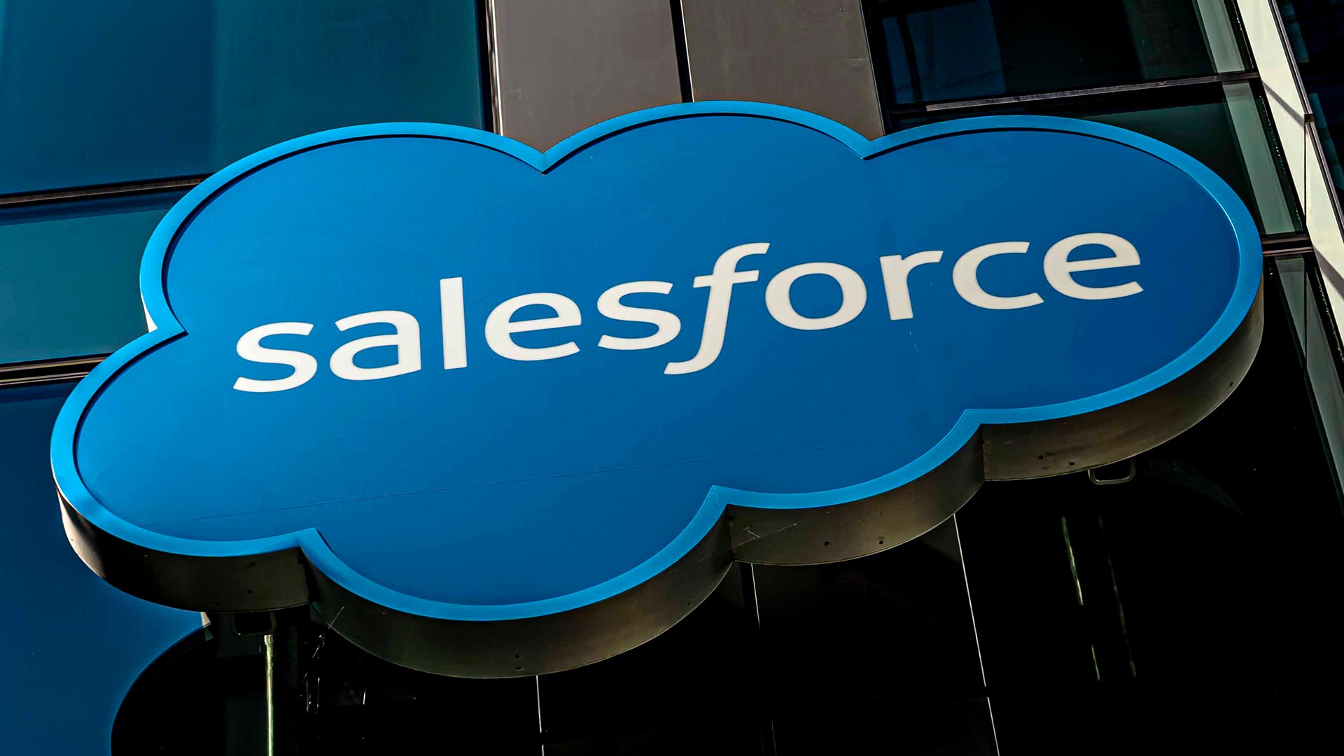 Salesforce sfidon Microsoft e Google: prezanton “AgentForce 360