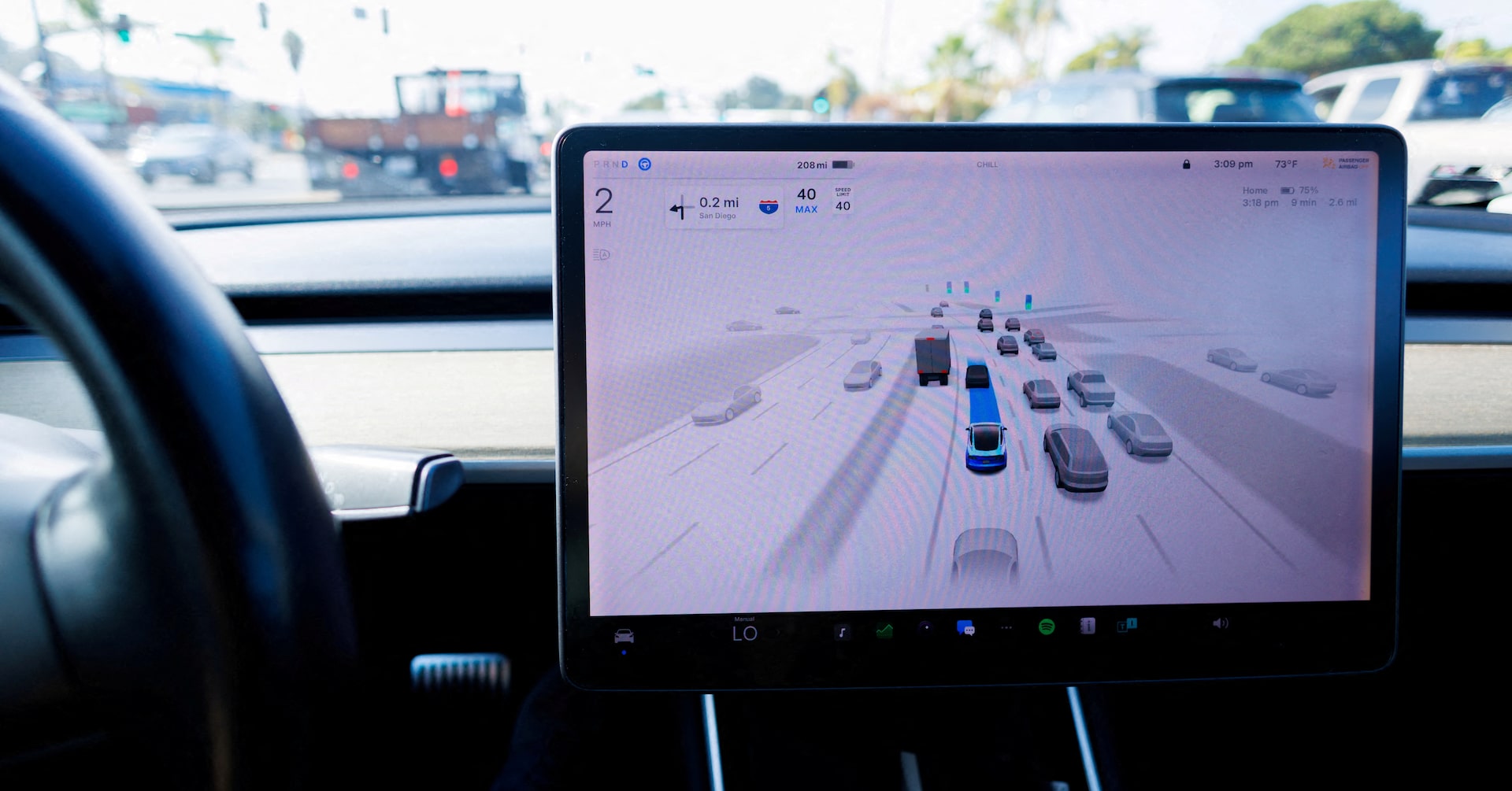Tesla nën hetim për sistemin “Full Self-Driving”