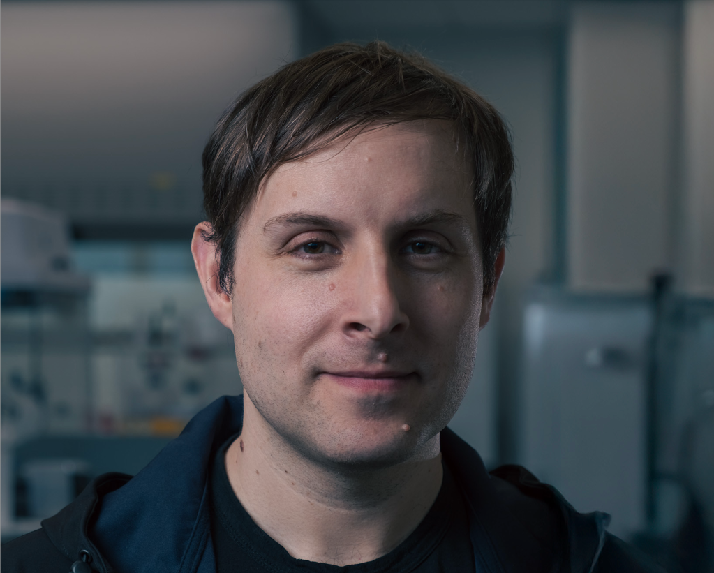 Max Hodak: Manipulimi në rrjetet sociale është kërcënim më i madh se hakimi i ndërfaqeve tru-kompjuter