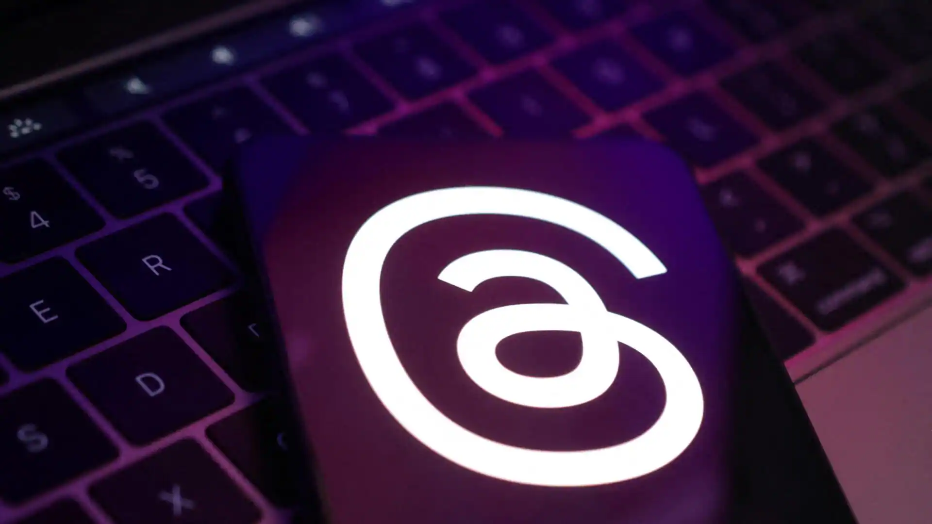 Threads prezanton komunitete të reja dhe teston badge për përdoruesit aktivë