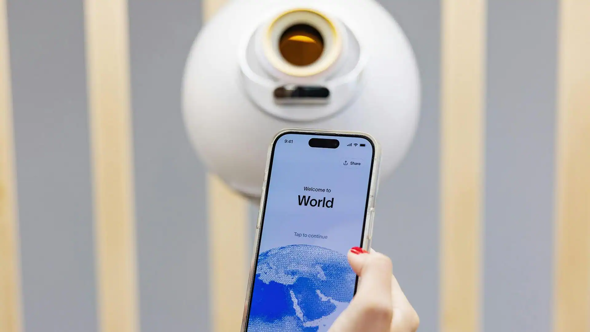 World hyn në garën e super-aplikacioneve me pagesa kripto dhe komunikim të enkriptuar