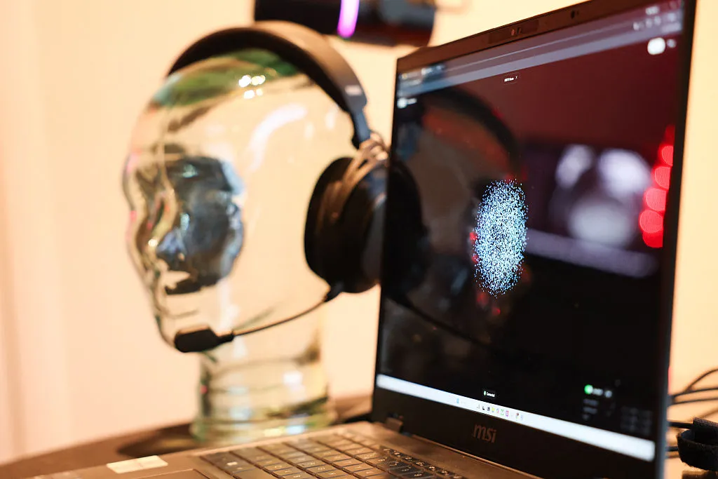 OpenAI investon në startup-in e Sam Altman për lidhjen e trurit me kompjuterin