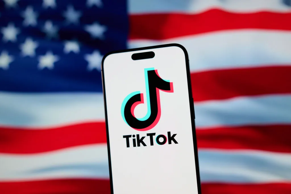 Përdoruesit e TikTok alarmohen për “statusin e imigracionit”: çfarë po ndodh realisht me të dhënat