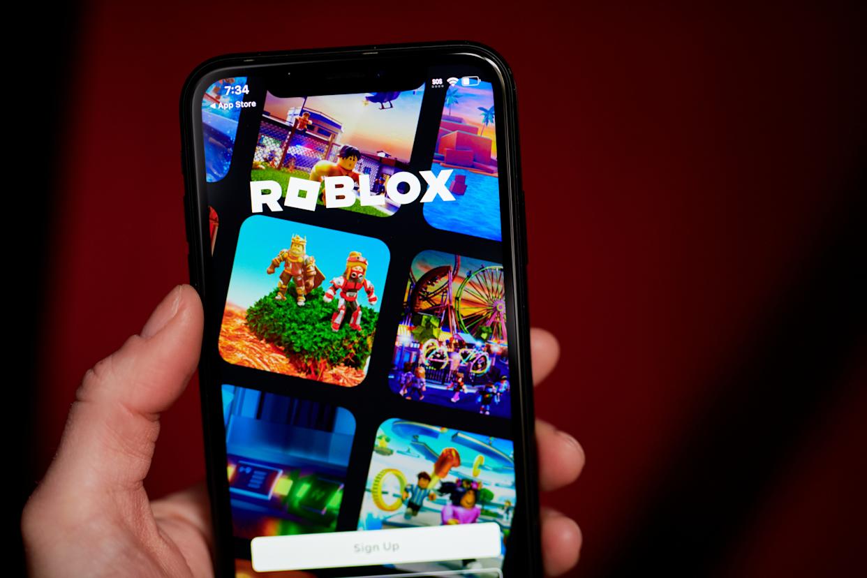 Roblox vendos verifikim moshe për chat-in në të gjitha tregjet, duke shtrënguar rregullat e sigurisë online