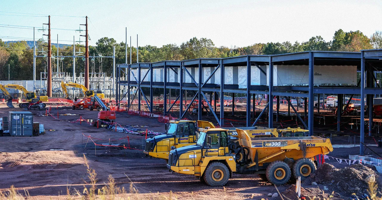 Rritja e AI-së po përballet me një pengesë reale: mungesa e elektricistëve dhe hidraulikëve