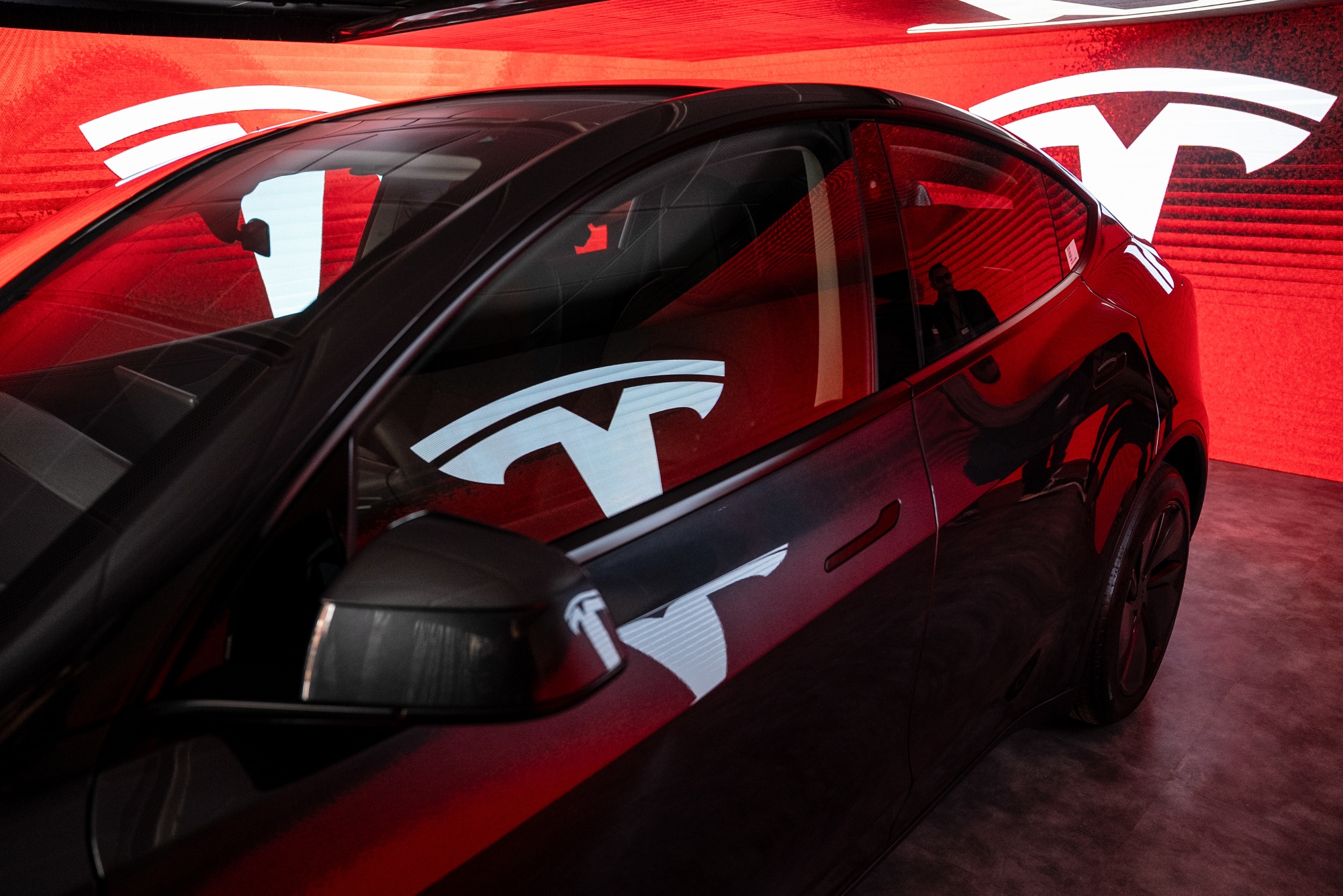 Tesla ndryshon kurs: “Full Self-Driving” ofrohet vetëm përmes abonimit mujor