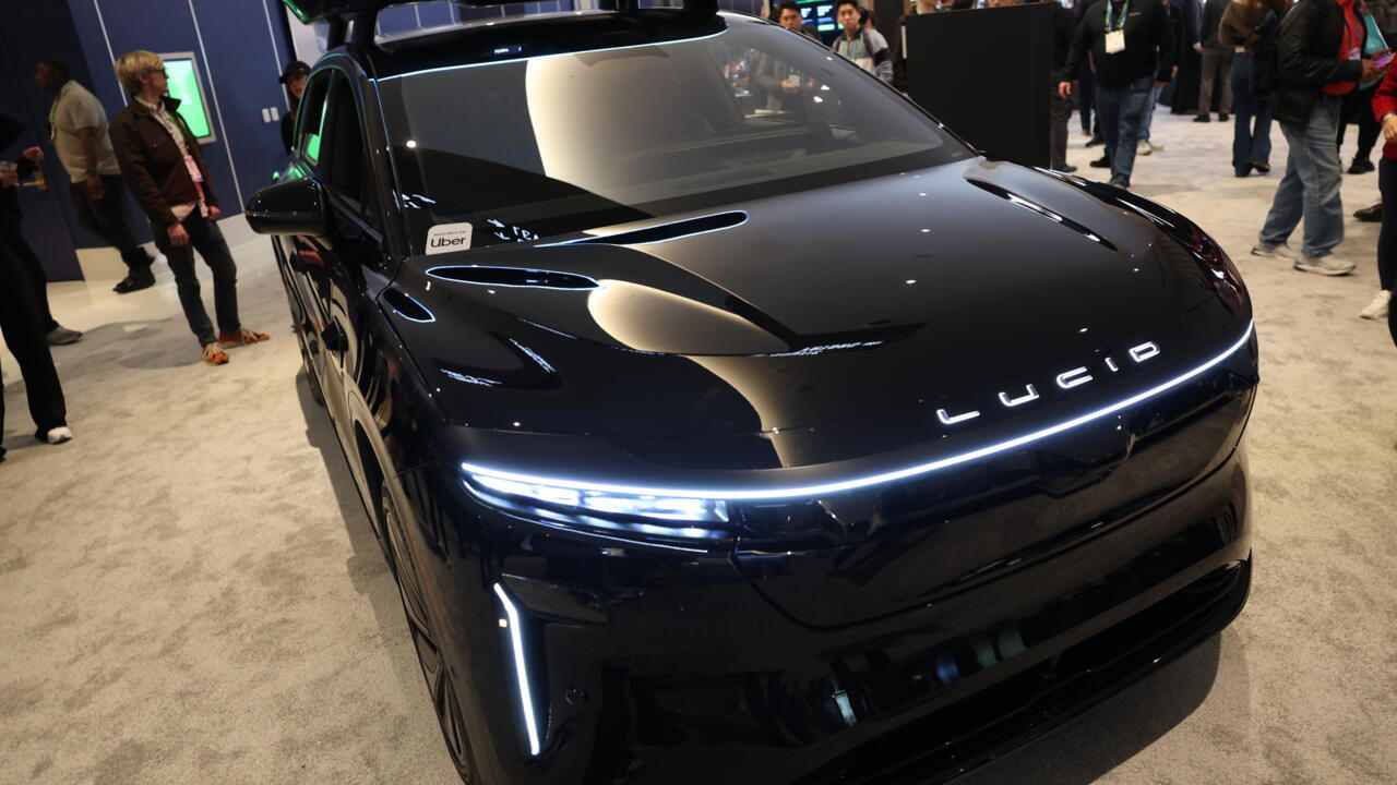 Uber prezanton robotaksinë e re me Lucid dhe Nuro: një hap konkret drejt udhëtimeve pa shofer