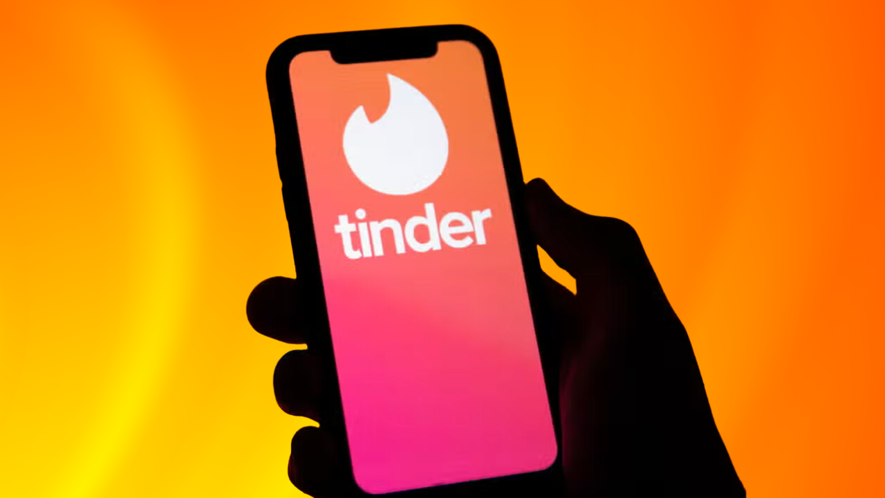 Tinder i drejtohet inteligjencës artificiale kundër “swipe fatigue”